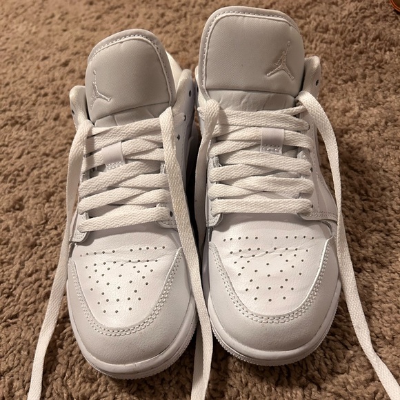 Air Jordan 1 Low - Picture 2 of 5